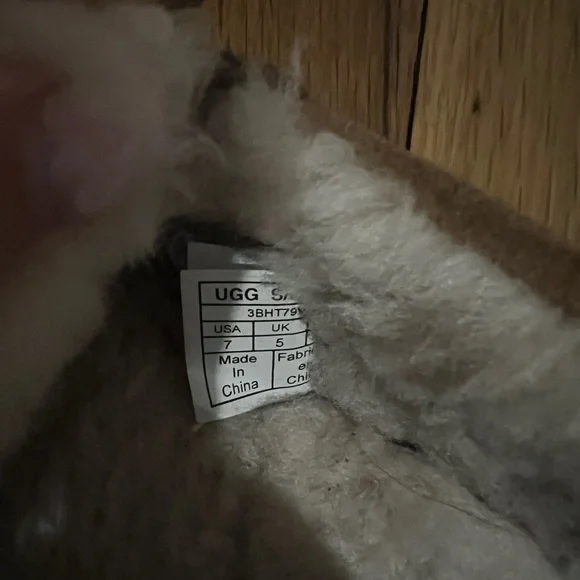 Ugg moccasins - Picture 4 of 5